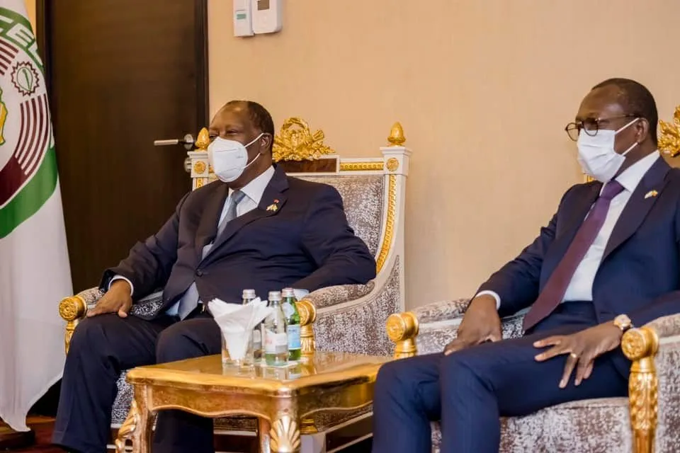 Sommets CEDEAO / UEMOA sur le Mali: rentré à Abidjan Ouattara fait le point des sanctions