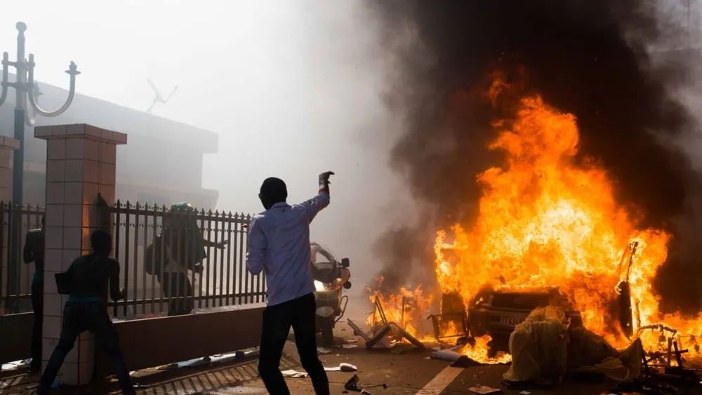 Burkina Faso, le siège du parti au pouvoir incendié: ce qui s’est passé