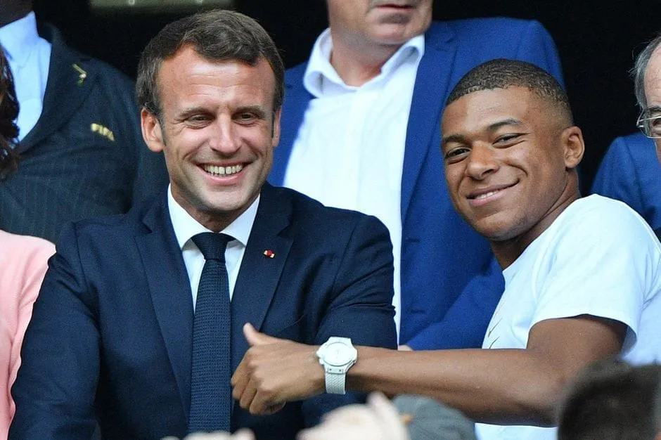 Emmanuel Macron encense Mbappé
