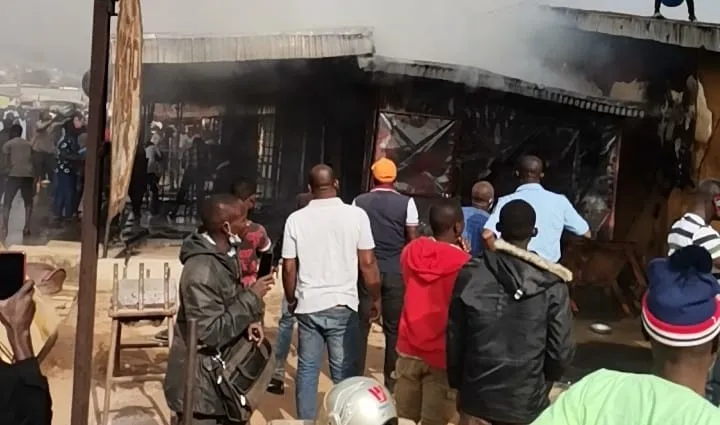 Incendie à San Pedro: une quincaillerie ravagée par le feu