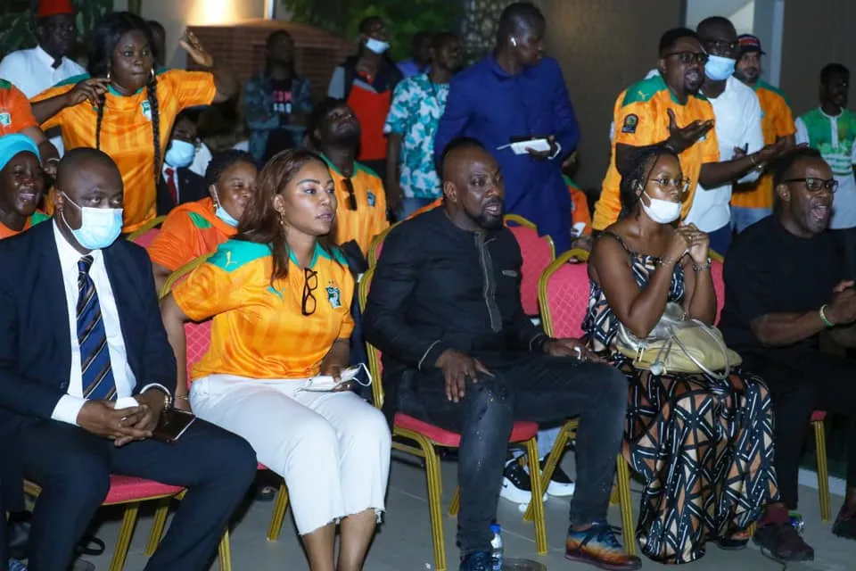 Côte d’Ivoire vs Guinée-Équatoriale, quand la ministre Nassénéba Touré et Siro vibrent pour les Éléphants : des images
