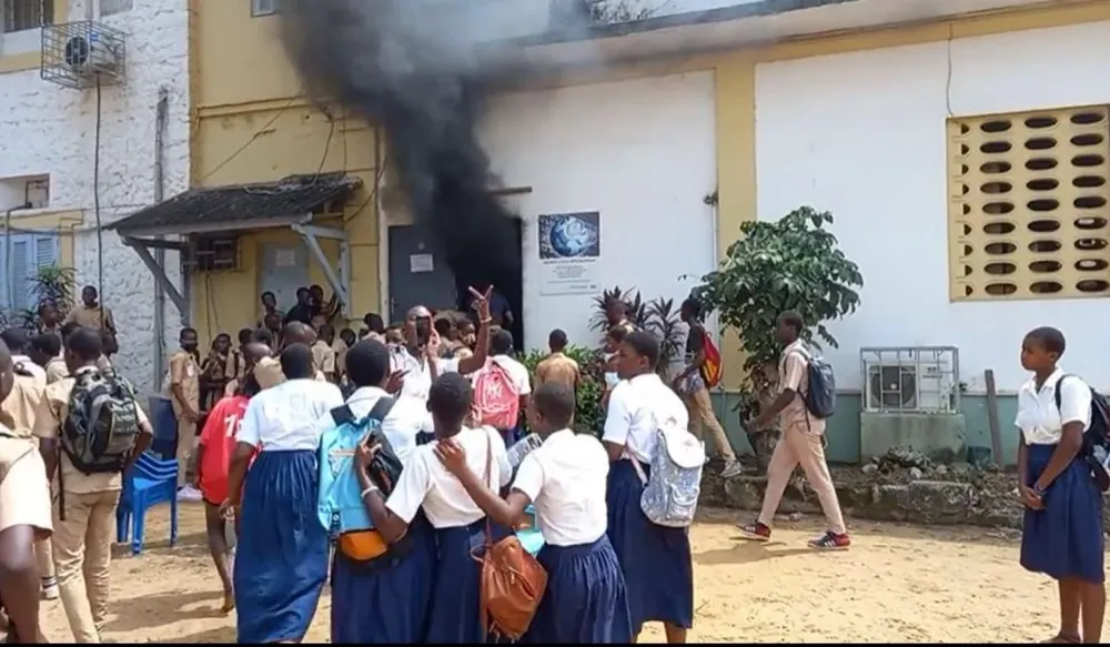 Incendie à la salle informatique du collège moderne du plateau