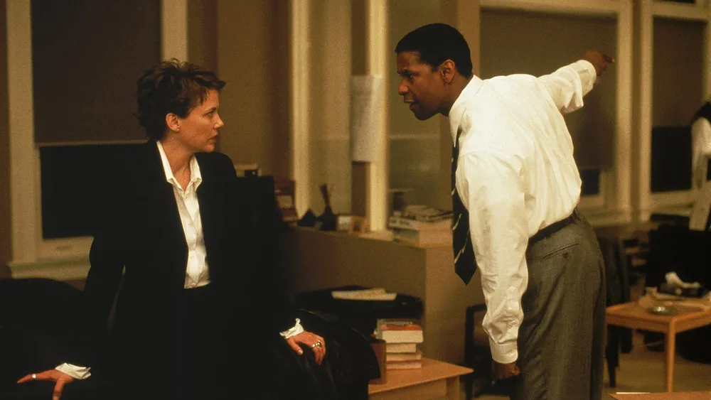Denzel Washington et Annette Bening dans "Couvre-feu"
