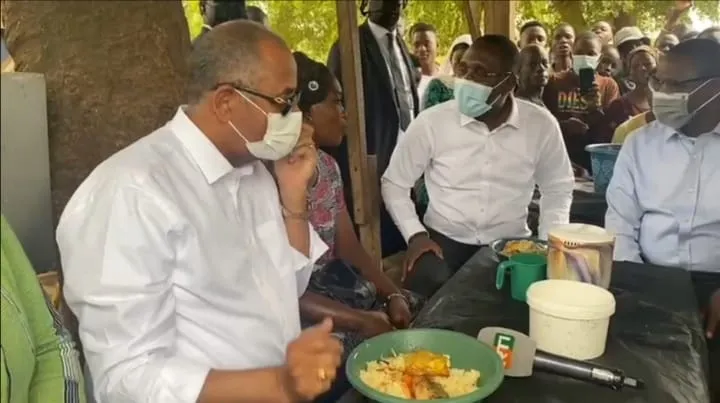 Côte d’Ivoire: le Premier ministre Patrick Achi, star dans un “garbadrome”