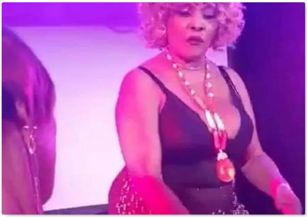 Affaire prestation érotique de Tina Glamour à Londres : Serges Kassy prend position, « foutez lui la paix »