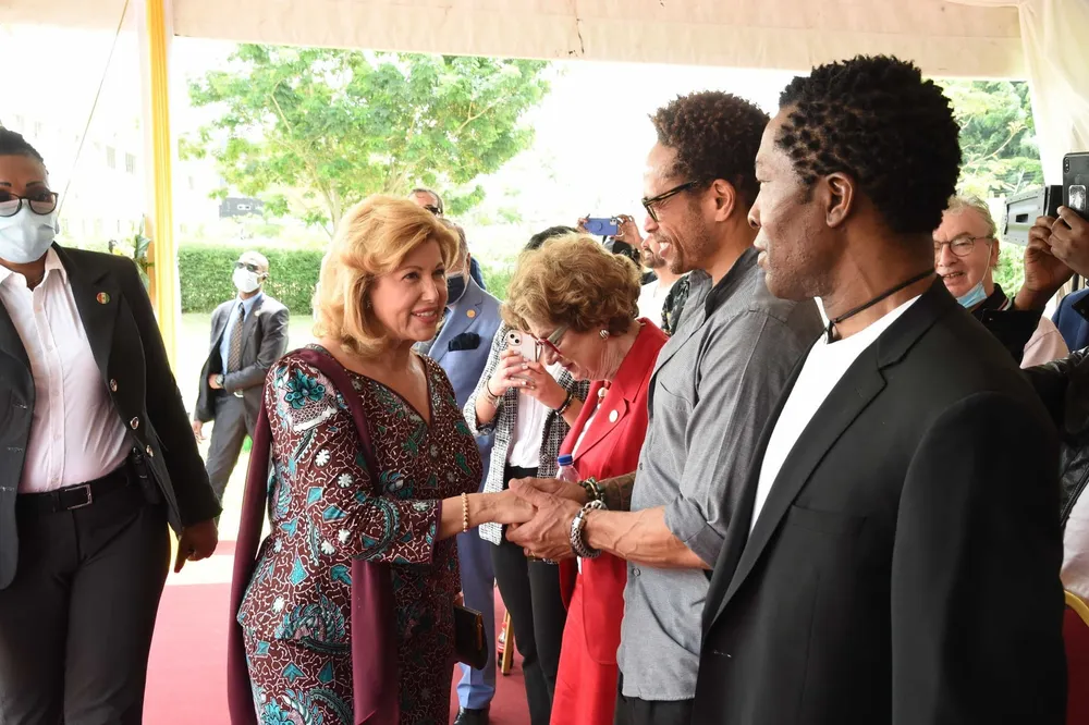 Côte d’Ivoire : Dominique Ouattara présente le groupe scolaire Children of Africa d’Abobo