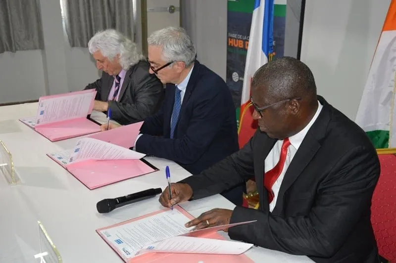 Projet « Hub franco-ivoirien pour l’éducation » : signature de convention entre l’ESATIC d’Abidjan et l’ESTIA de France
