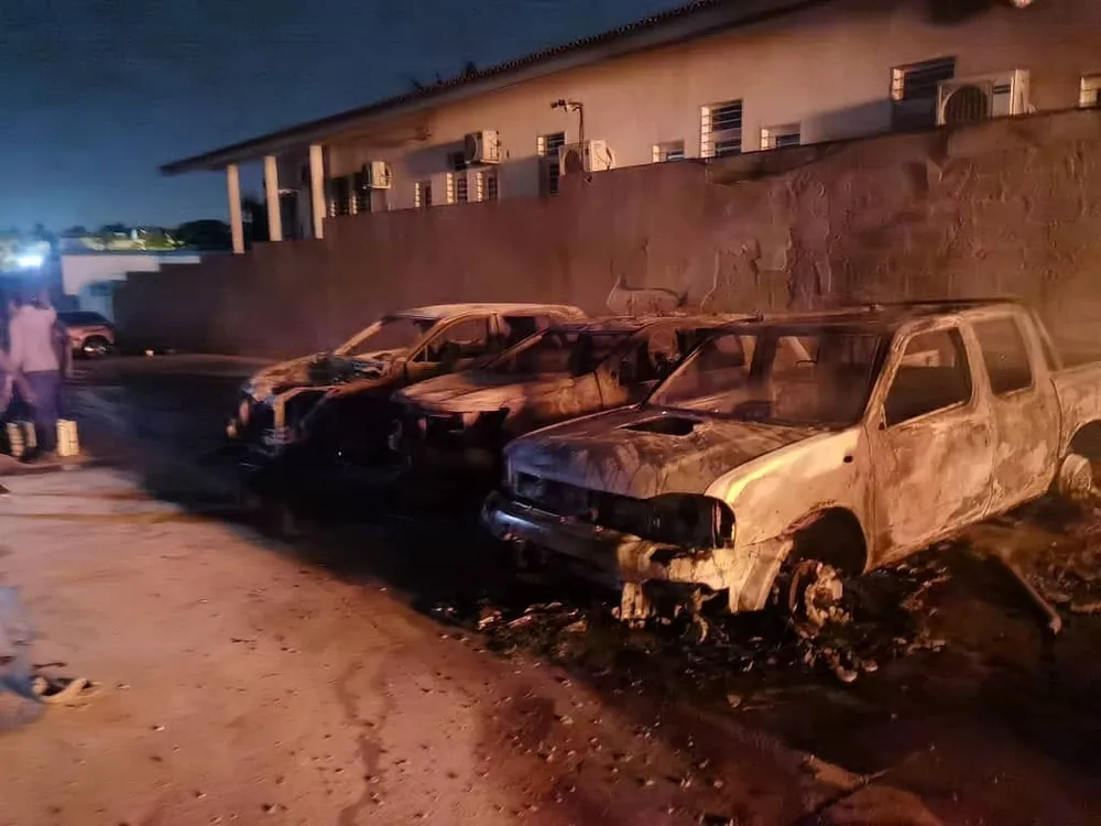 Incendie Riviera Attoban : plusieurs voitures partent en fumée