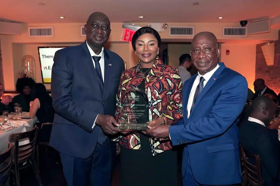 Nassénéba Touré reçoit l’Awards du leadership politique et des relations avec le service public à New York