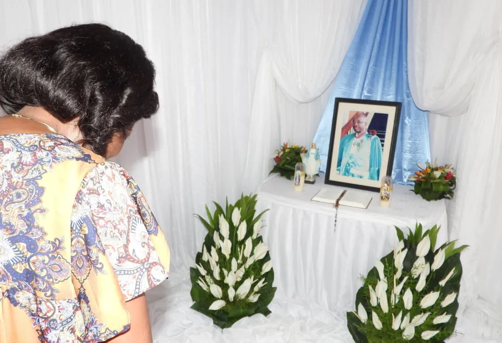 Décès : rentrée de Kinshasa, Simone Gbagbo pleure le ministre Kadio Richard