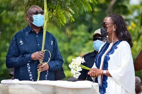 Laurent Gbagbo s’incline sur les fosses communes de Duékoué