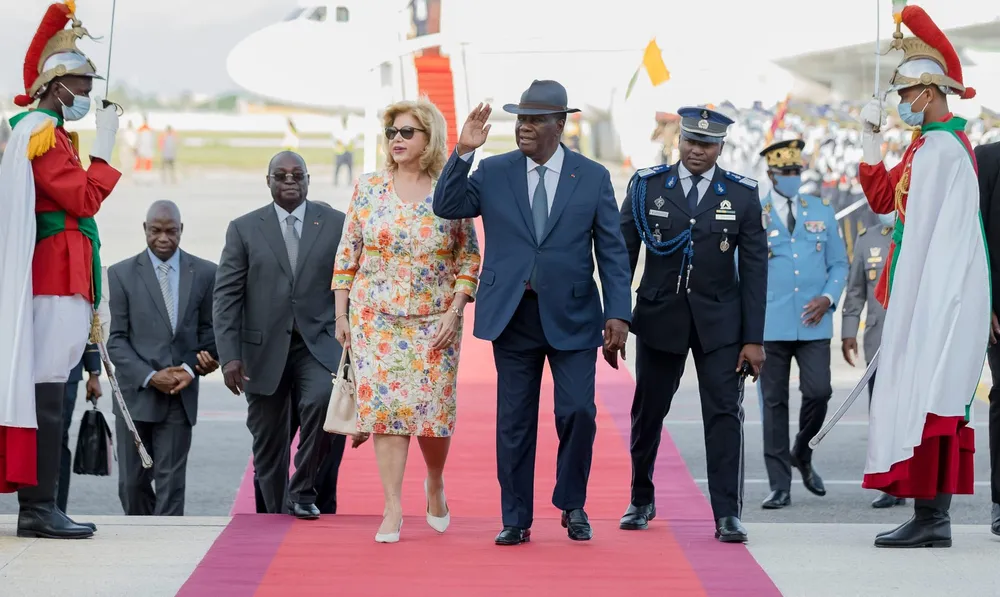 Alassane Ouattara « heureux de regagner Abidjan »