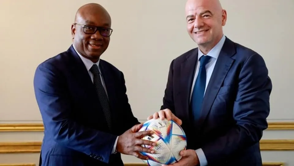Idriss Diallo et Gianni Infantino