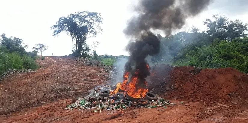 Daloa : les autorités ivoiriennes incinèrent plusieurs tonnes de produits illicites