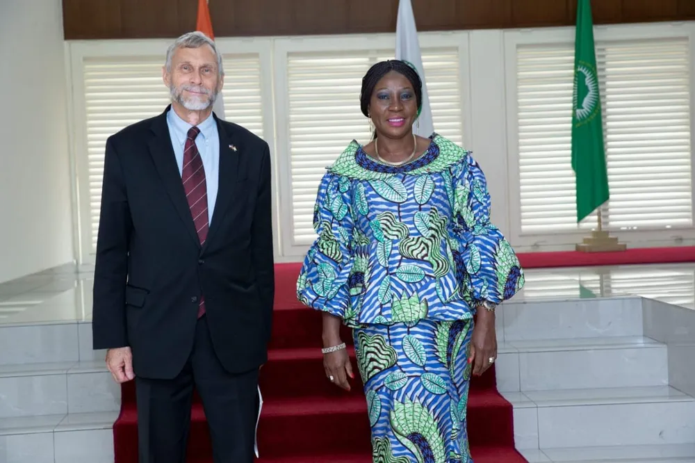 Kandia Camara échange avec Richard Bell, Ambassadeur des États-Unis à Abidjan