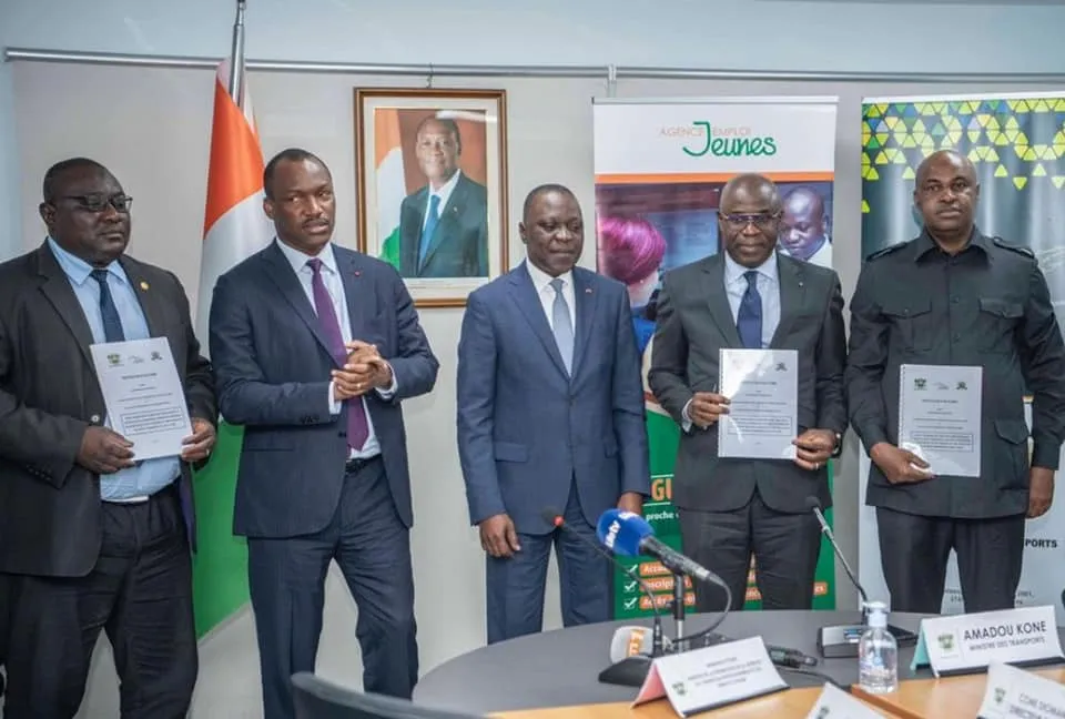 Côte d’Ivoire: le ministère ivoirien des Transports met 500 taxis à la disposition de 1.000 jeunes