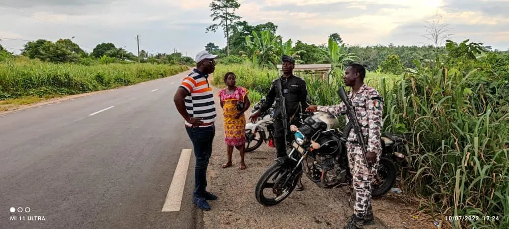 Ange Kessi interpelle deux gendarmes sans ordre de mission