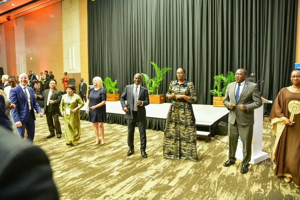 Adama Bictogo en rumba avec la première dame du Rwanda, Jeannette Kagame : des images