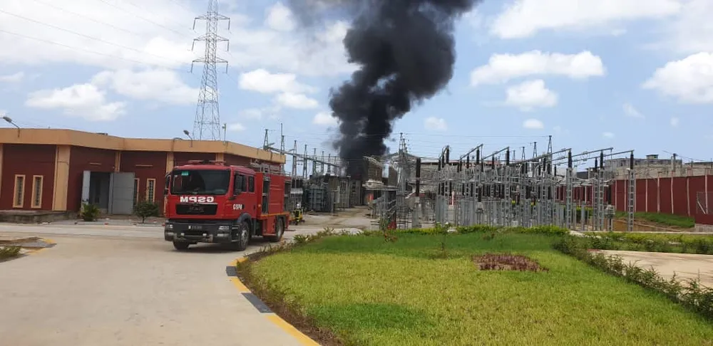 Explosion d’un transformateur de la CIE: des travaux de sécurisation du réseau électrique toujours en cours à Abidjan