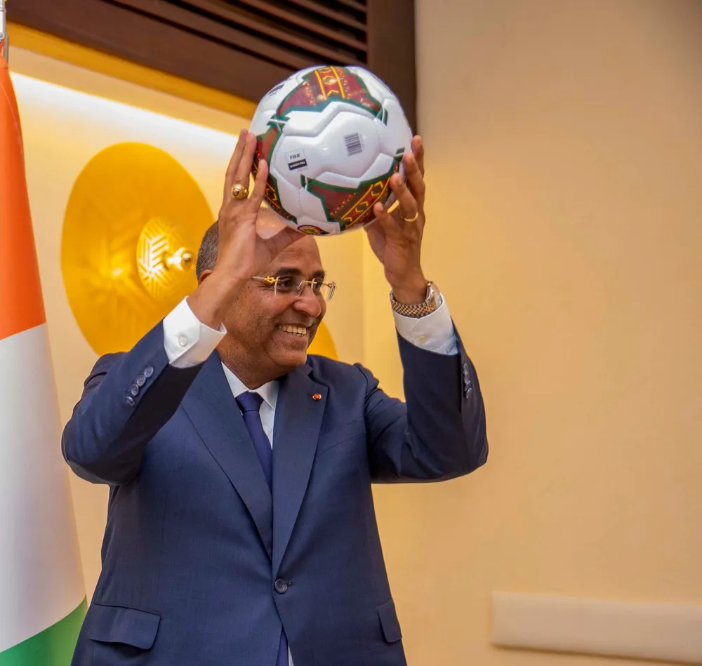 CAN 2024 au menu de la visite de Patrick Achi à Paris : la Côte d’Ivoire à la recherche « de l’expertise française en matière d’organisation des grands événements »