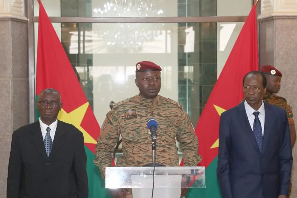 La rencontre de Damiba et des ex-présidents burkinabé semble avoir accouché d’une souris