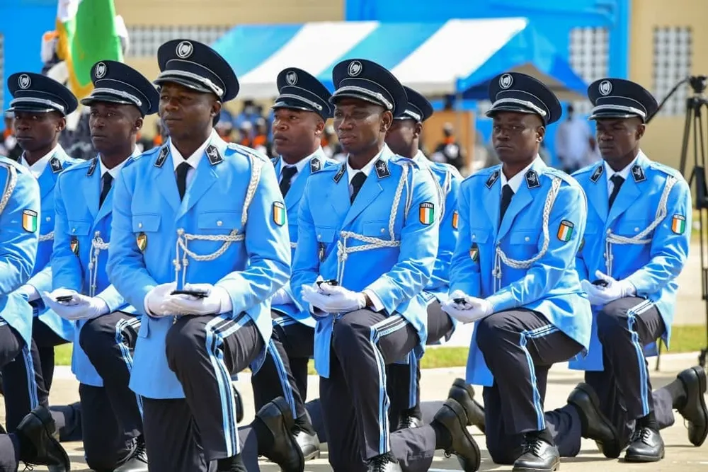 Baptême et de remise des épaulettes des élèves Commissaires et Officiers de Police de la promotion 2021-2023 ce 1er août