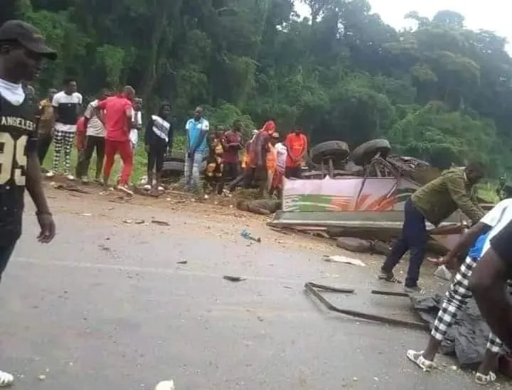 21 morts dans un accident de la route à Alépé