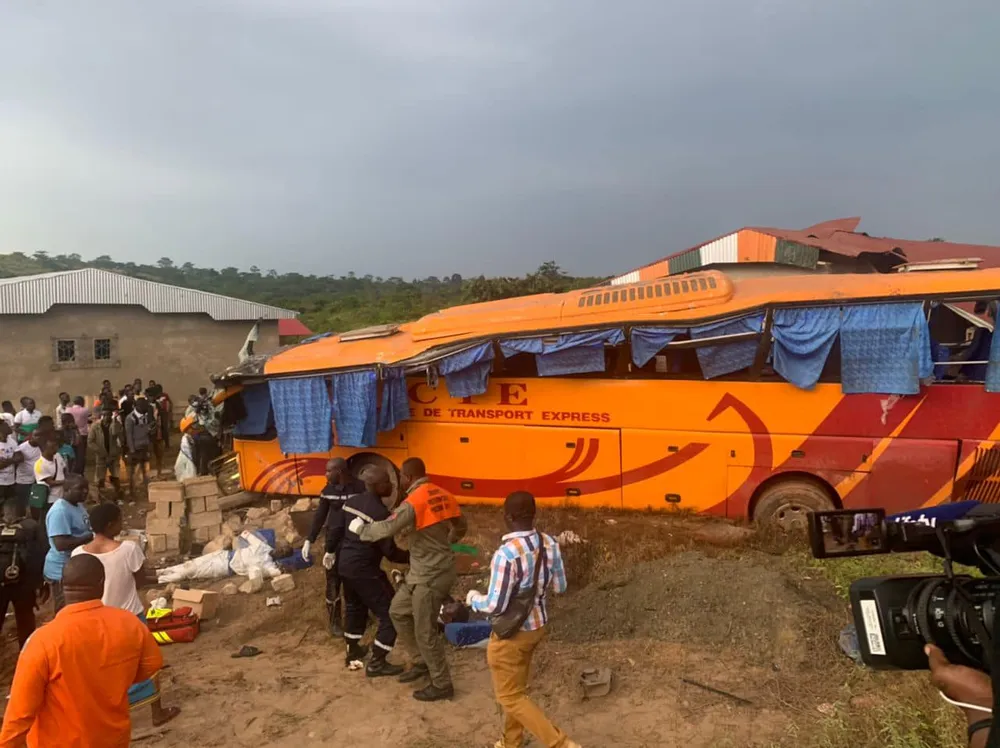 Accident axe Daoukro – Abidjan: un car de la compagnie CTE fait une sortie de route à Kotobi, 13 blessés victimes