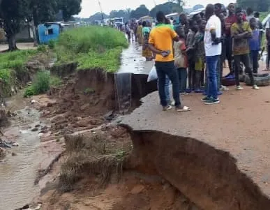 Axe Bondoukou-Bouna: une partie de la route emportée par les eaux de pluie à Farako