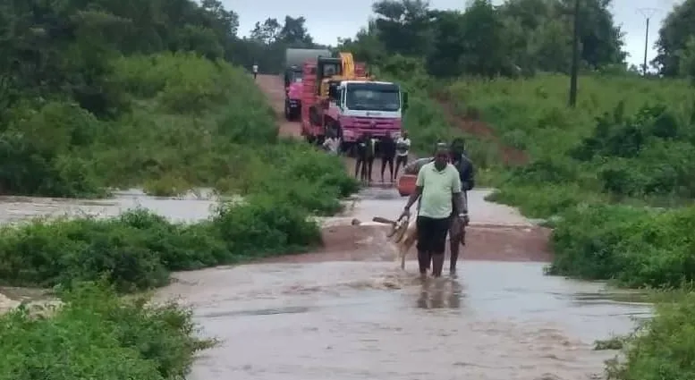 Montée des eaux à Sépikaha, Niédiékaha: un pont emporté