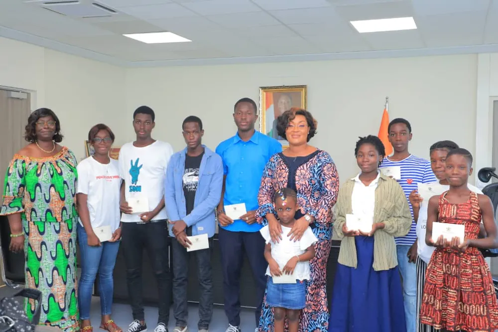 La ministre Belmonde Dogo soulage les mamans et tutrices légales des Pupilles de la Nation