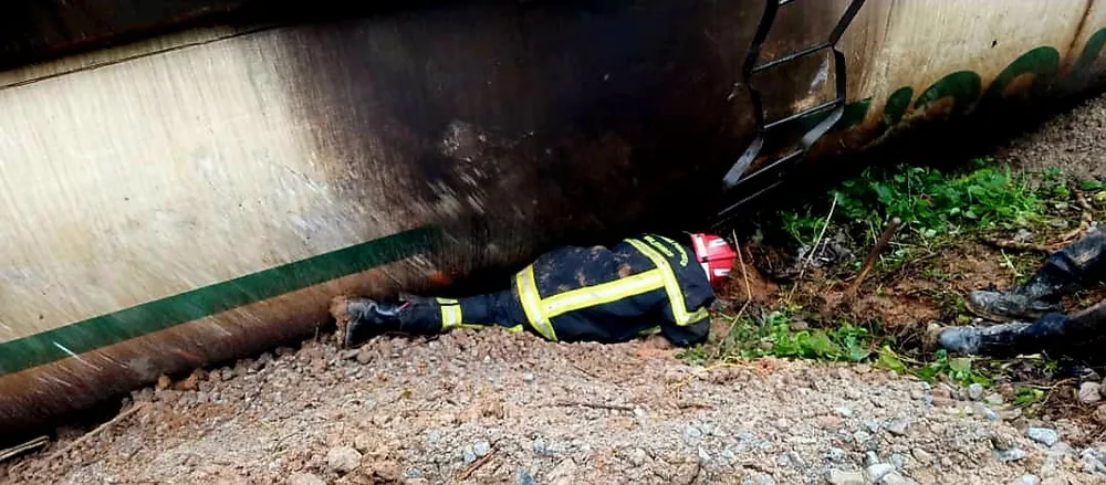 Déraillement de deux wagons d’un train transportant des hydrocarbures après Azaguié: la cellule risques chimiques sur les lieux