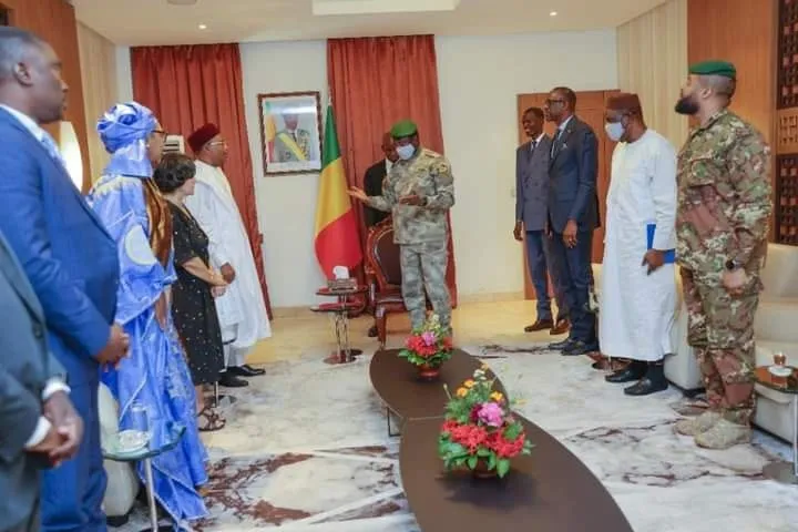 Militaires ivoiriens au Mali: après Ouattara, Mahamadou Issoufou chez Assimi Goïta
