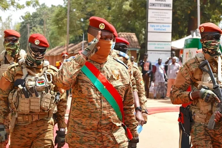 Burkina: le Capitaine Ibrahim Traoré prend langue avec Assimi Goïta à Bamako