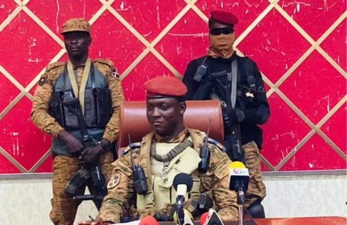 Burkina: le capitaine Ibrahim Traoré devient officiellement président du Faso, le plus jeune chef d’Etat au monde