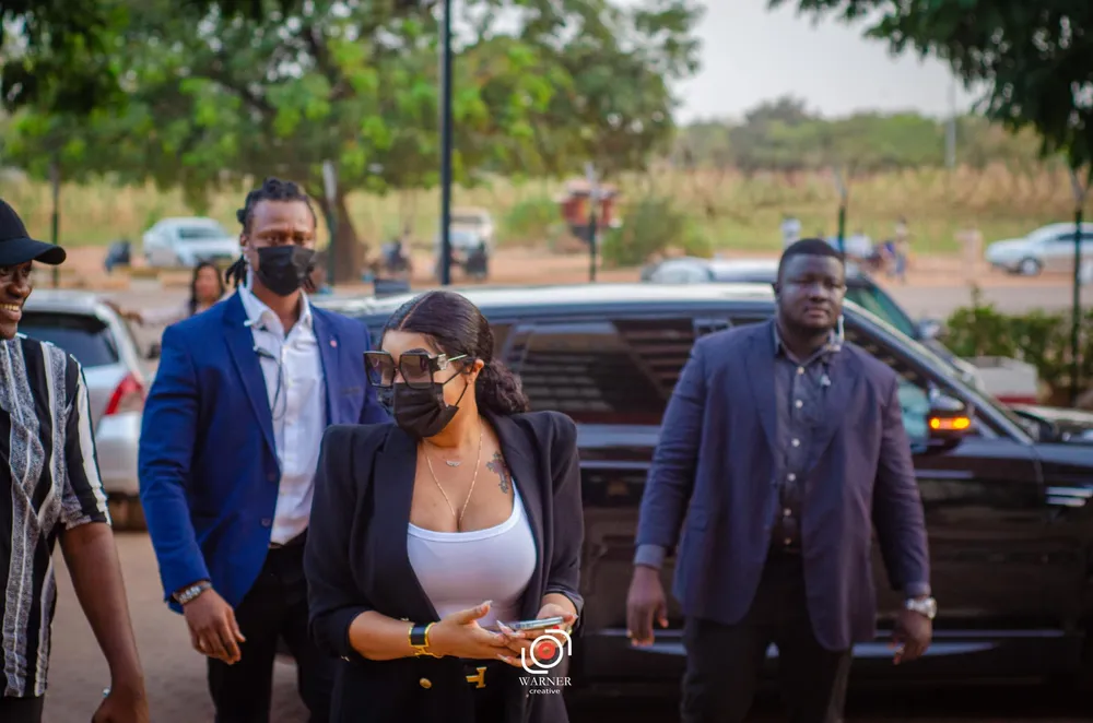 Emma Lohoues accueillie en rockstar à Ouagadougou : des images