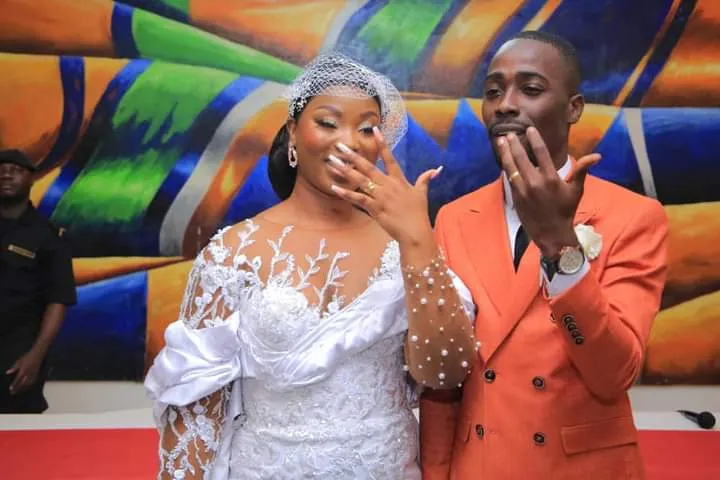 Mariage: Roseline Layo et David Nianhou se disent oui à la mairie de Cocody: des images