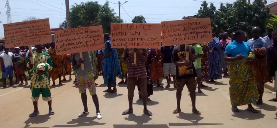 Conflit à la chefferie d’Adjamé-Bingerville : des populations dénoncent l’arrestation de leur chef Aboussou Mobio Guy