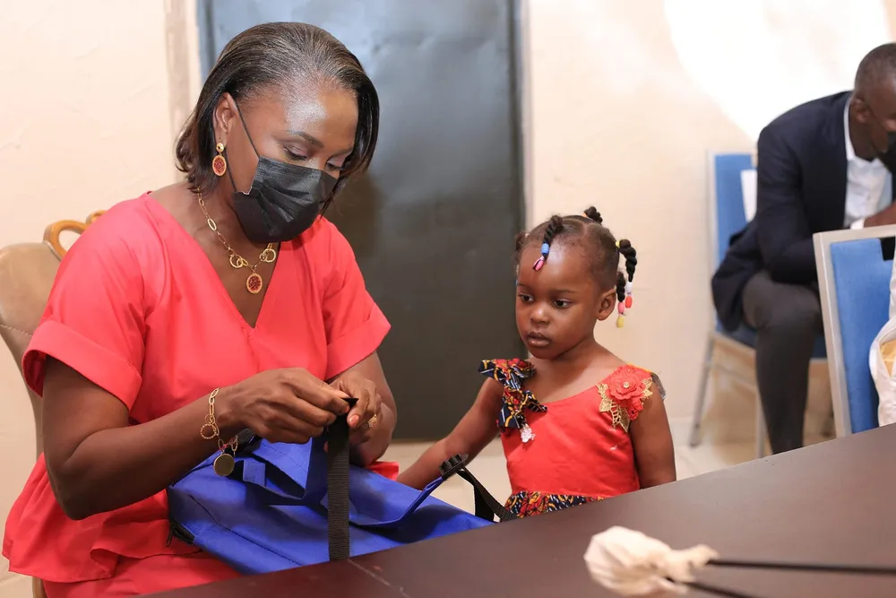 Nadiany Bamba, l’épouse de Gbagbo offre des kits scolaires aux enfants des détenus politiques