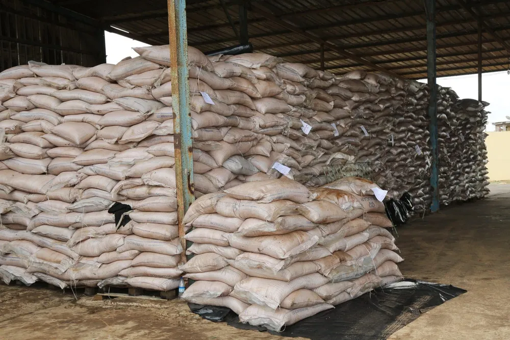 Saisie de 4 tonnes de faux sucre chez un imam à Diégonéfla : l’imam en fuite