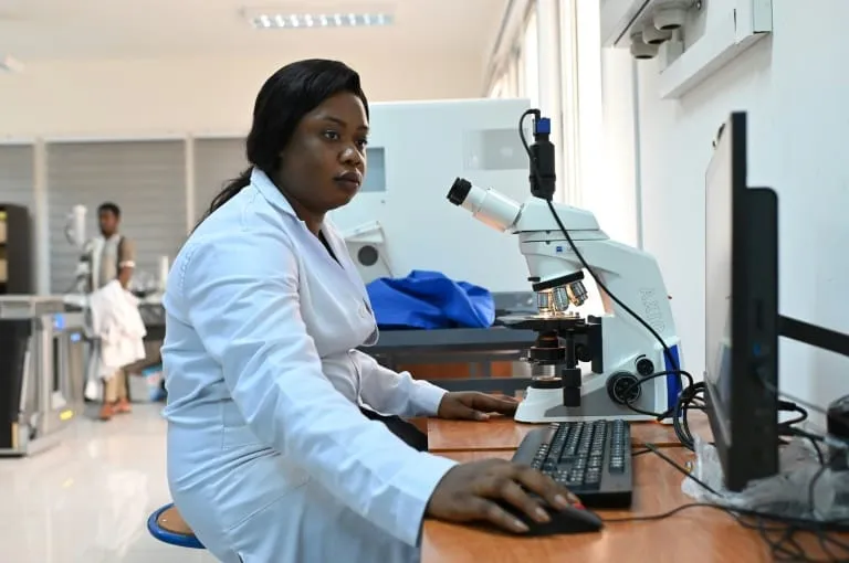 Adjata Kamara: la jeune chercheuse ivoirienne qui met la Fondation L’Oréal et l’UNESCO à ses pieds
