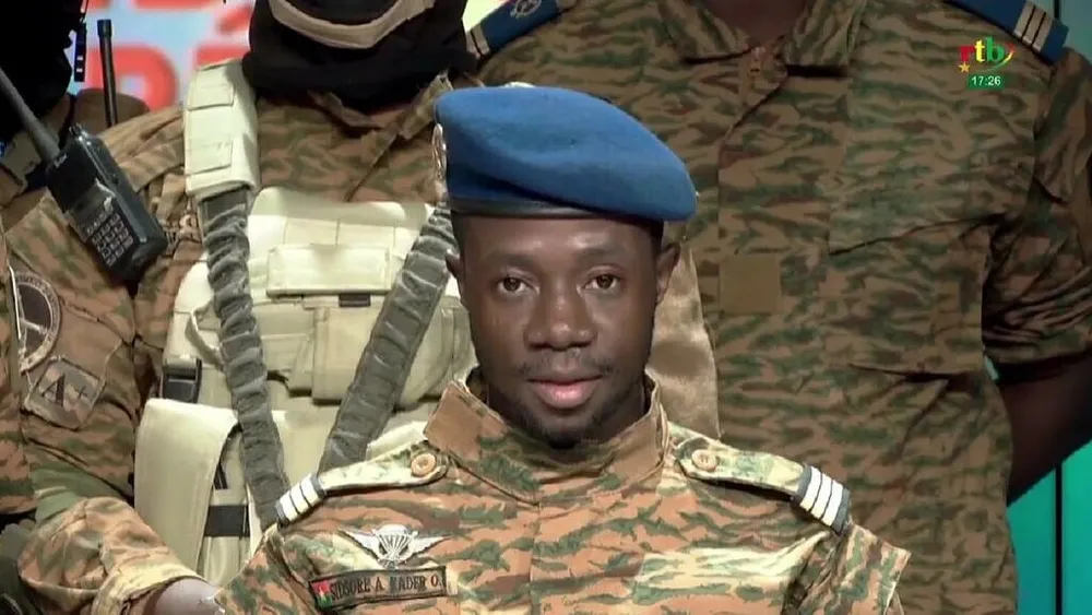 Burkina Faso: des proches de l’ex-président Paul-Henri Damiba arrêtés