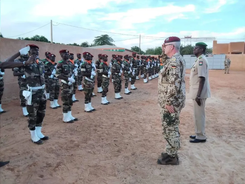 Le Chef d’Etat-Major des armées allemandes au 1er Bataillon des Transmissions et d’Appui au Commandement (1er BTAC) du Niger