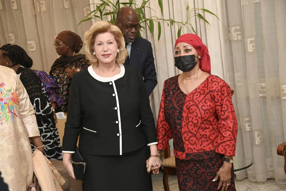 Dominique Ouattara pleure le décès de la sœur d’Henriette Bédié : des images