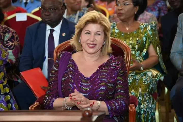 Noël 2022 : Dominique Ouattara prie à la Paroisse Sainte Thérèse de l’Enfant Jésus d’Assinie