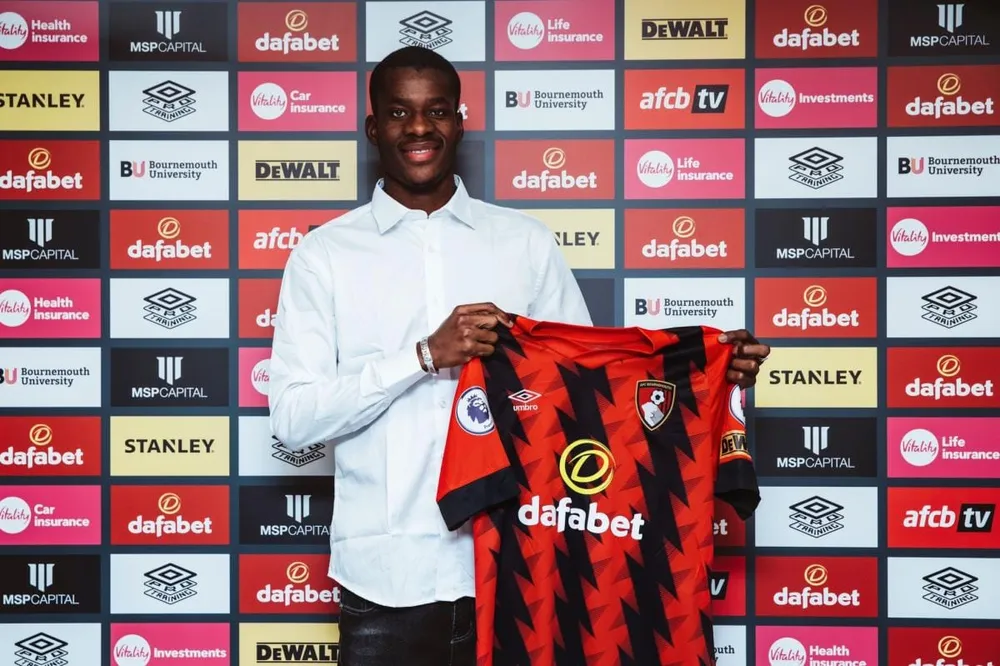 Dango Ouattara signe Bournemouth et devient le joueur burkinabè le plus cher du marché des transferts