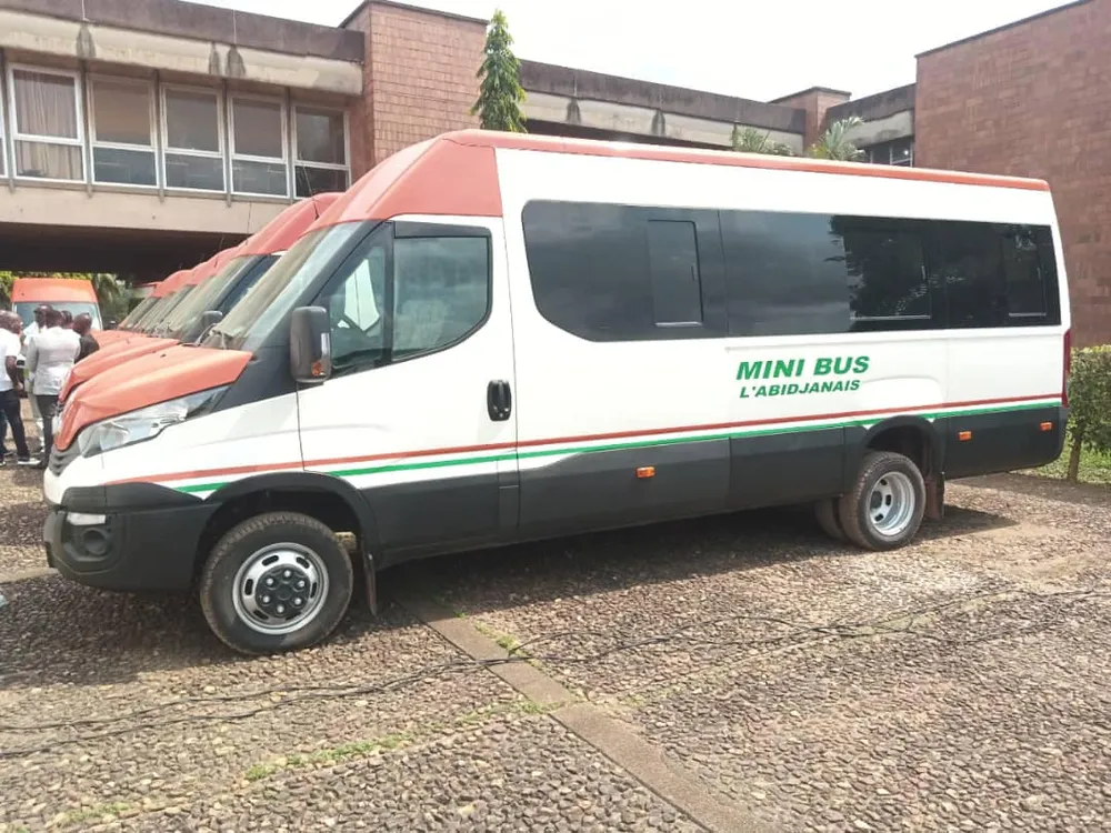 Ministère ivoirien des transports: mise en circulation de nouveaux gbaka minibus « Daily Ivoire » à Yopougon et Abobo