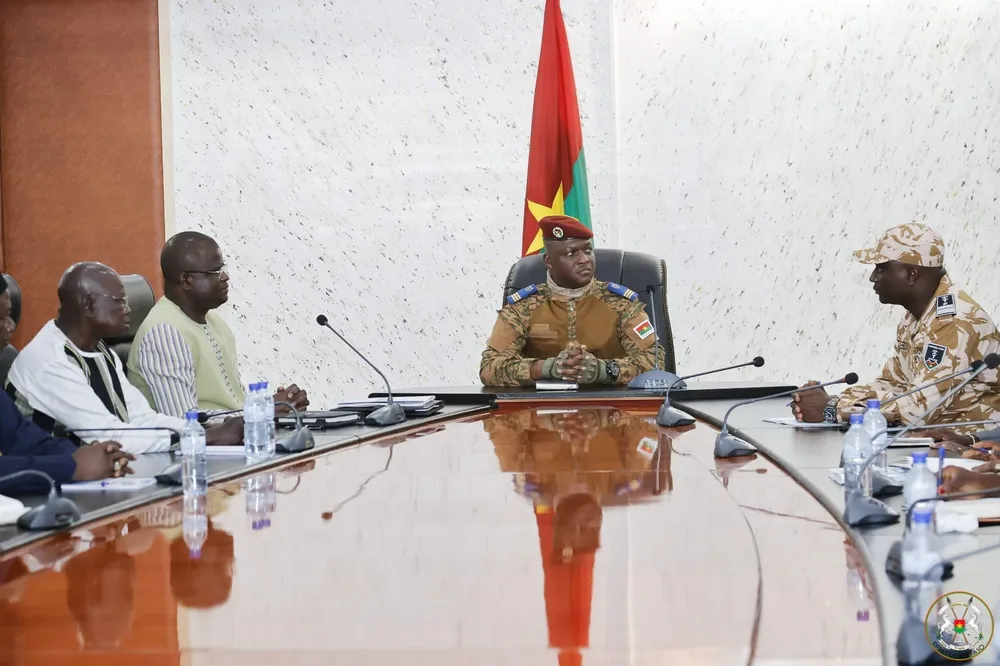 CENI Burkina : le Capitaine Ibrahim Traoré reçoit le rapport 2021-2022