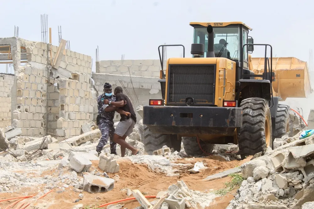 Démolition d’une maison en cours de construction à Port-Bouët: des jeunes en colères s’empennent à la police