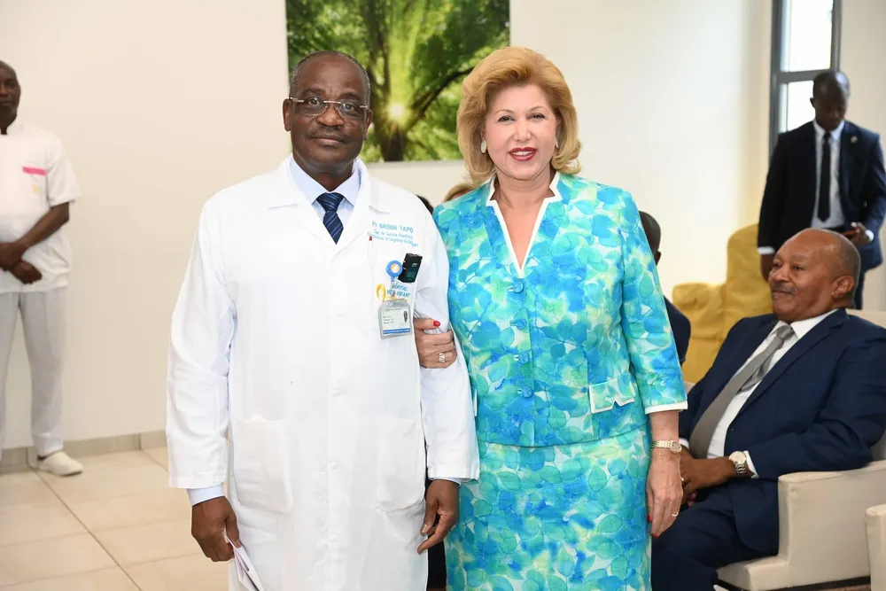 L’Hôpital Mère-Enfant de Bingerville a 5 ans: Dominique Ouattara offre un cocktail au personnel